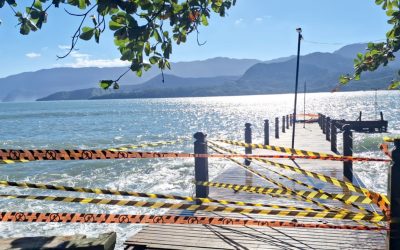 1 de 1 Ressaca no mar provoca interdição do Píer do Portinho, em Ilhabela, em maio deste ano.