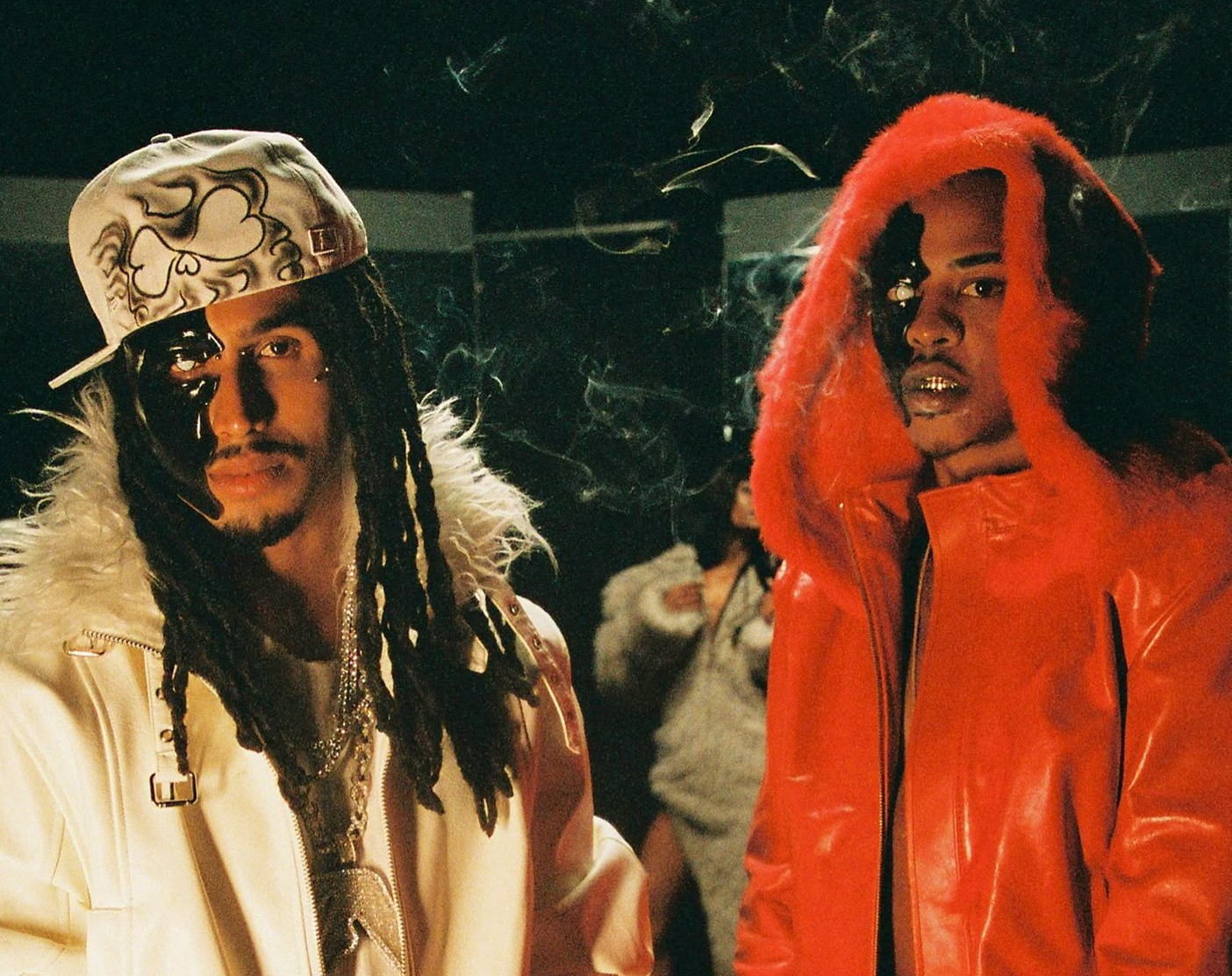 1 de 1 O rapper TZ da Coronel (à direita) anuncia o álbum 'Lado mau' com 'Mundo fashion', música gravada com Matuê (à esquerda)