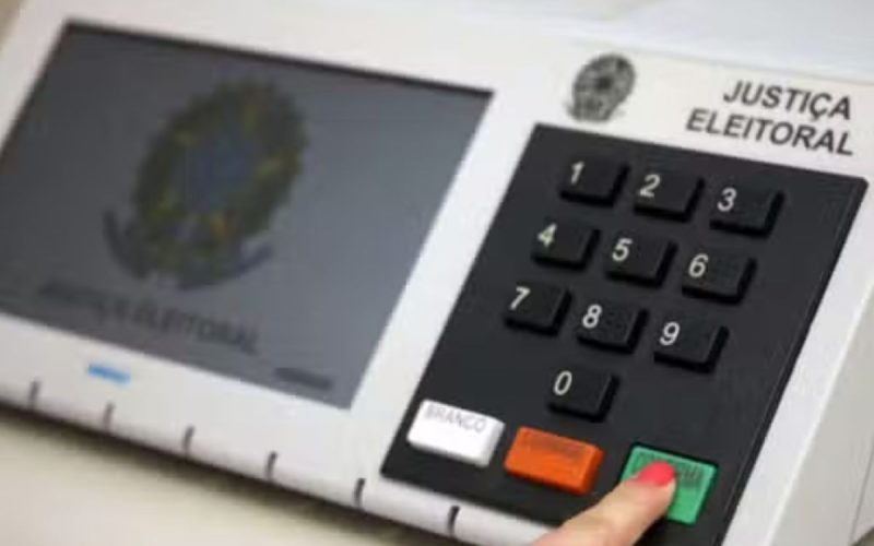1 de 1 Urna eletrônica