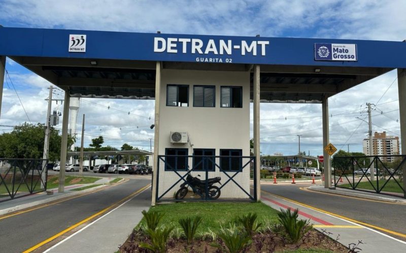 1 de 1 A suspensão da taxa para veículos roubados ou furtados não altera as regras gerais de licenciamento para os demais automóveis que circulam no estado