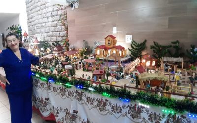 1 de 1 Dona Mundinha, conhecida pela tradicional lapinha de Natal, morreu em Fortaleza, aos 102 anos.
