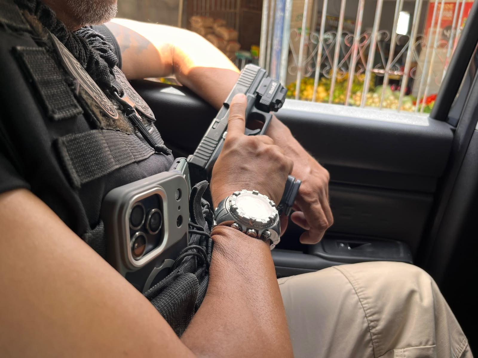 1 de 1 Dois homens são presos suspeitos de matar jovem após furto de celular no sudoeste da Bahia