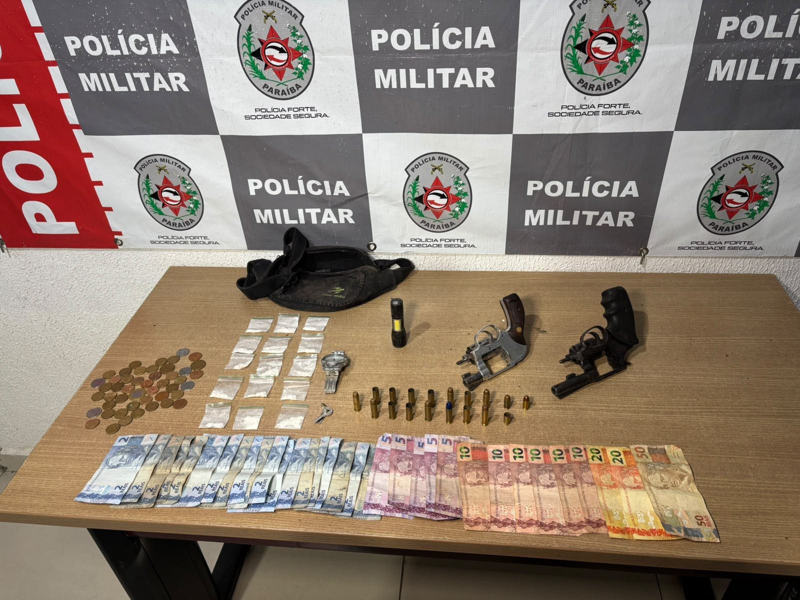 1 de 1 Dois homens morrem após confronto com a PM em comunidade de João Pessoa