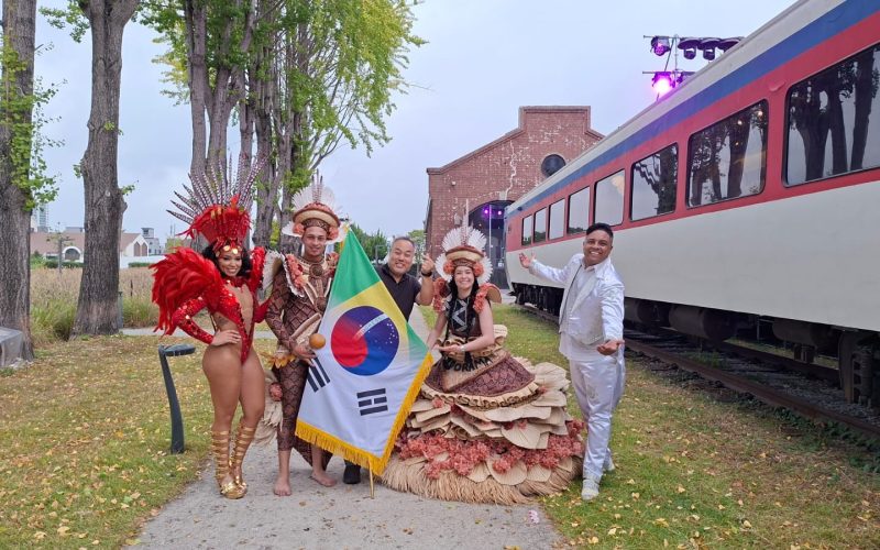 1 de 3 O Corpo de Dança Diego Bernardes (CDDB) estreou na cidade de Jinju, na Coreia do Sul