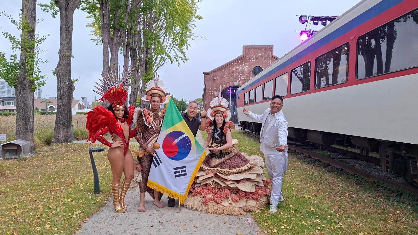 1 de 3 O Corpo de Dança Diego Bernardes (CDDB) estreou na cidade de Jinju, na Coreia do Sul