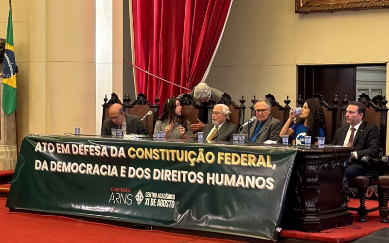 1 de 3 Manifesto é assinado por ministros aposentados do STF, professores, advogados e personalidades de diferentes áreas