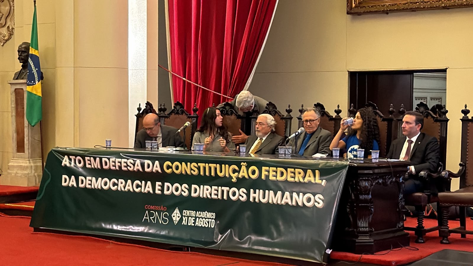 1 de 3 Manifesto é assinado por ministros aposentados do STF, professores, advogados e personalidades de diferentes áreas