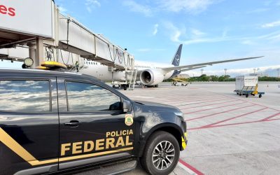 1 de 1 Homem era procurado pela Justiça do Rio de Janeiro e foi encaminhado ao sistema prisional após desembarcar no Aeroporto Internacional do Rio.