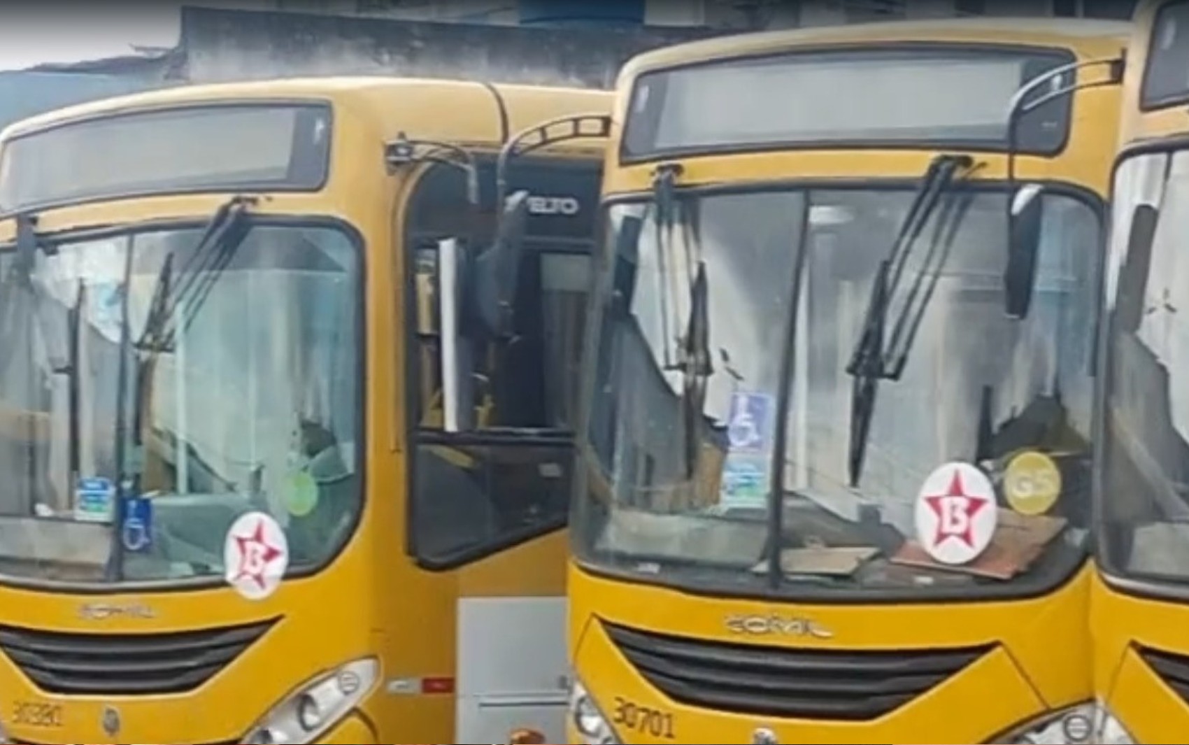 1 de 2 Ao menos 75 ônibus são impedidos de sair de garagens de Salvador durante o 2º turno das eleições