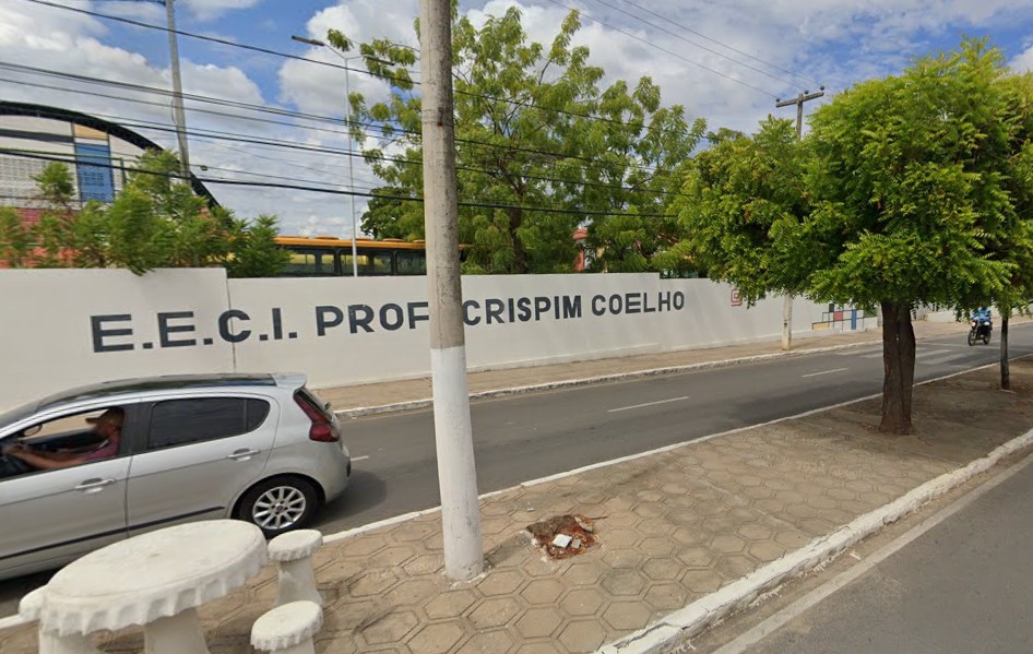 1 de 1 Homem é preso na Escola Crispim Coelho, em Cajazeiras, por suspeita de registrar voto.