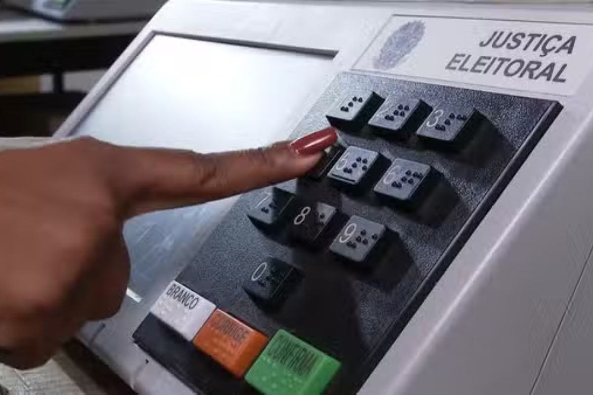 1 de 1 Urna eletrônica