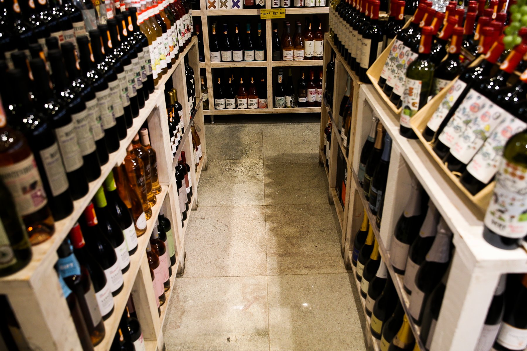 Corredor de bebidas alcoólicas em supermercado. Foto: Valter Campanato/Agência Brasil