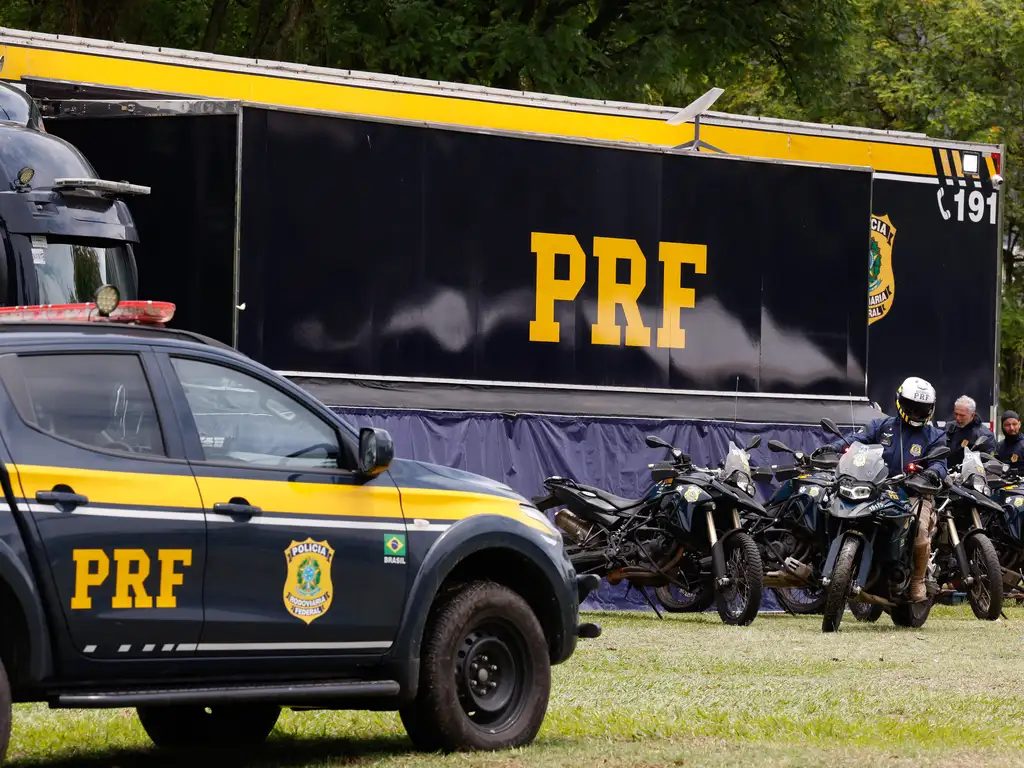 Carro da PRF em operação