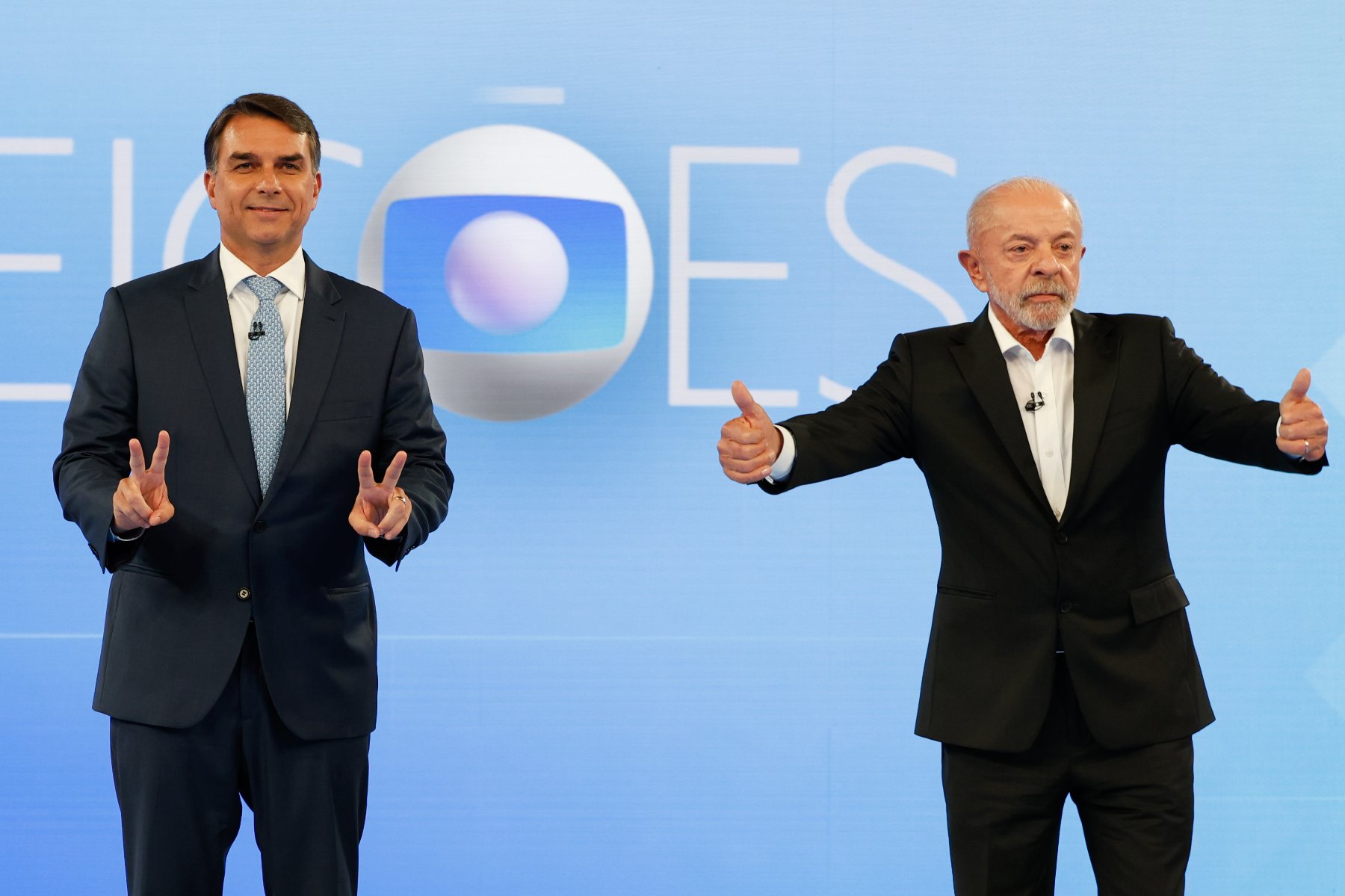 Os candidatos à Presidência da República Flávio Bolsonaro (PL) e Luiz Inácio Lula da Silva (PT) no debate transmitido pela TV Globo. Foto: Fernando Frazão/Agência Brasil