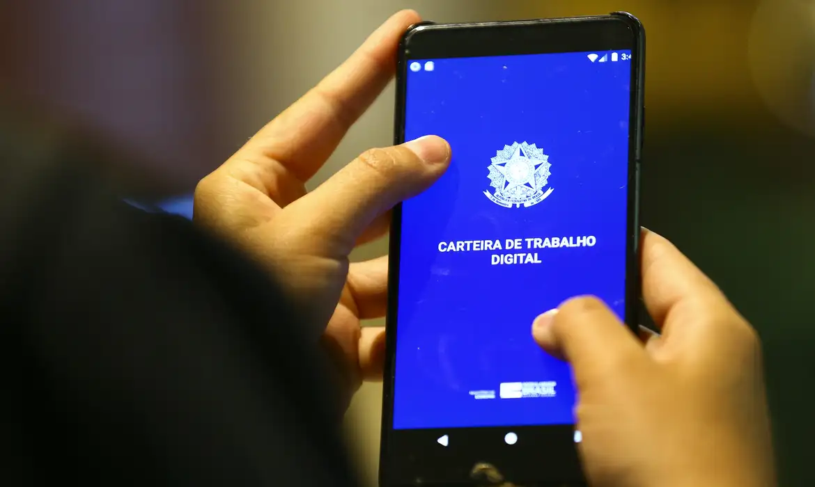 Pernambuco abre 3,4 mil vagas com salários até R$ 13 mil
