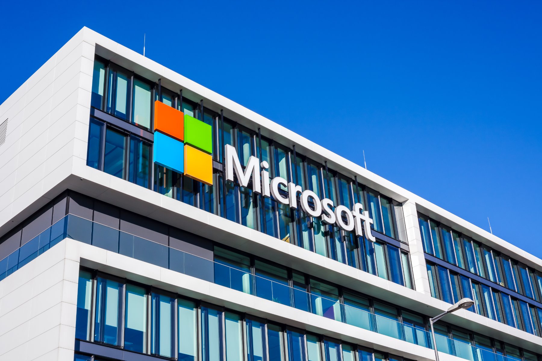 Logo da Microsoft em prédio
