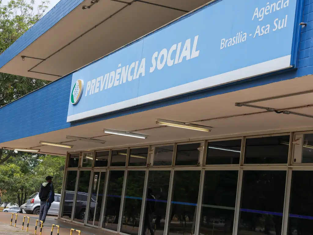 Fachada da agência do INSS.