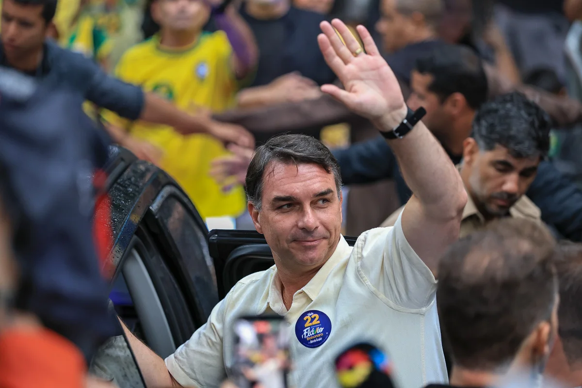 Flávio Bolsonaro custa R$ 384 mil por mês ao Senado