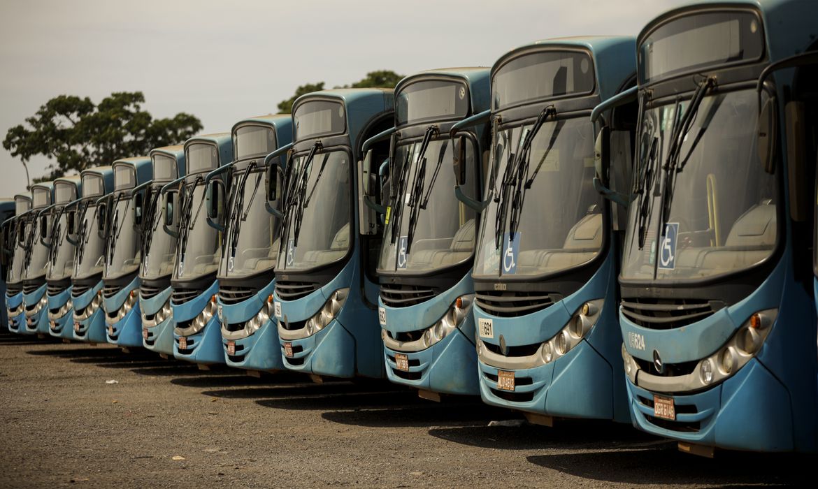 Frota em garagem de ônibus