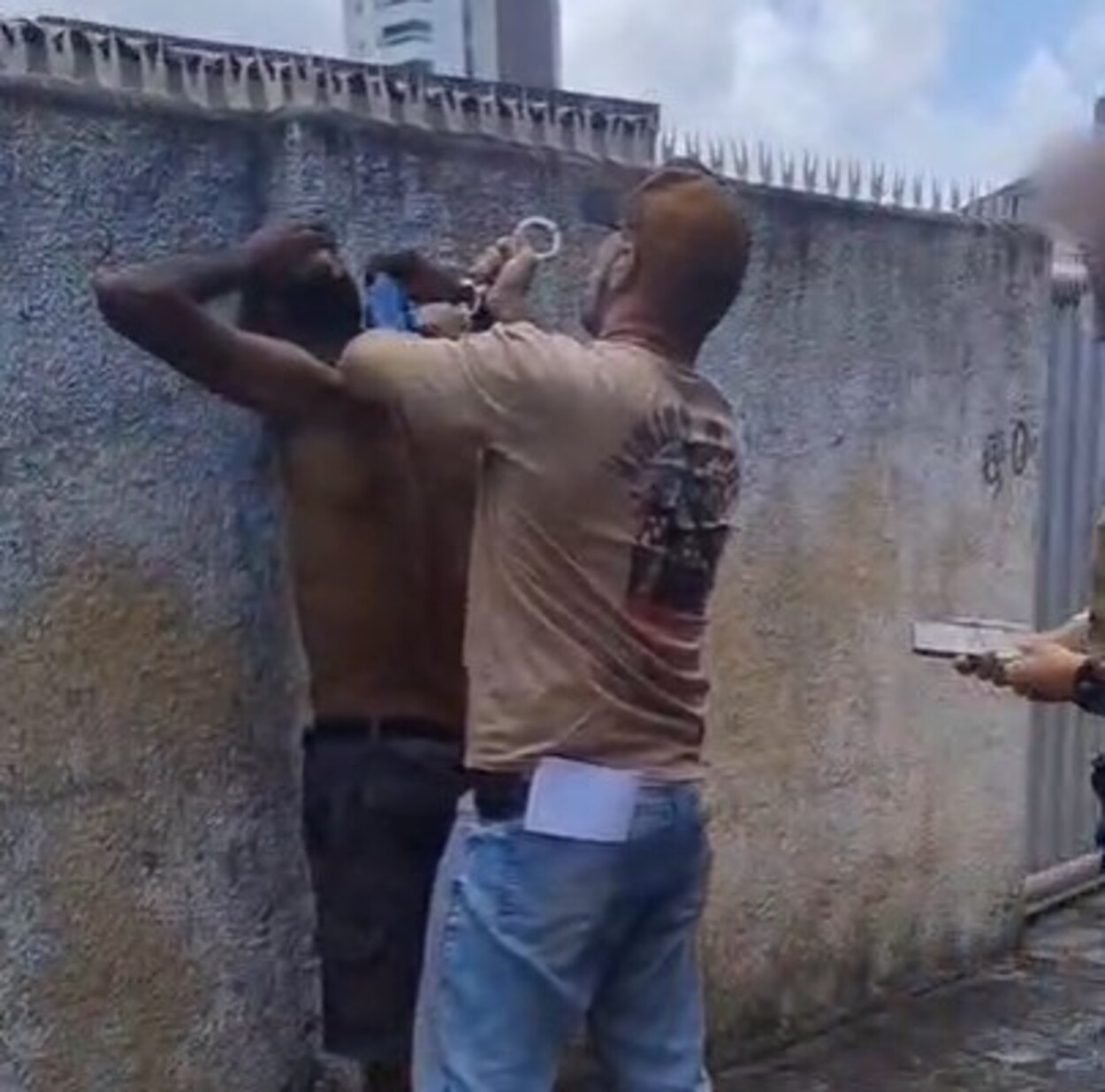 1 de 1 Homem condenado por roubo e agressão a motorista de aplicativo é preso em João Pessoa