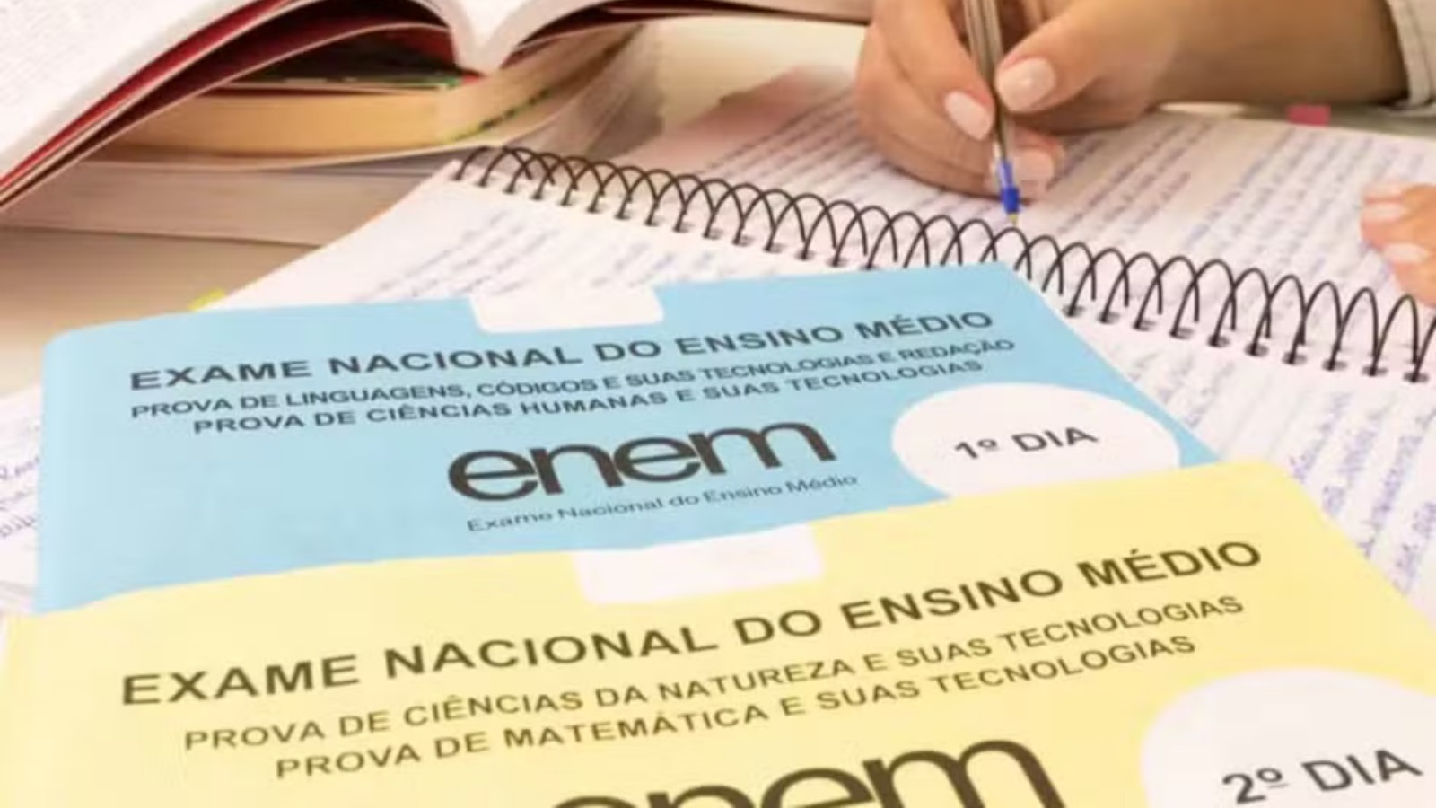 1 de 1 As provas serão aplicadas no domingo (8) e no domingo (15) de novembro. O exame reúne mais de 5 milhões de candidatos inscritos em todo o país.