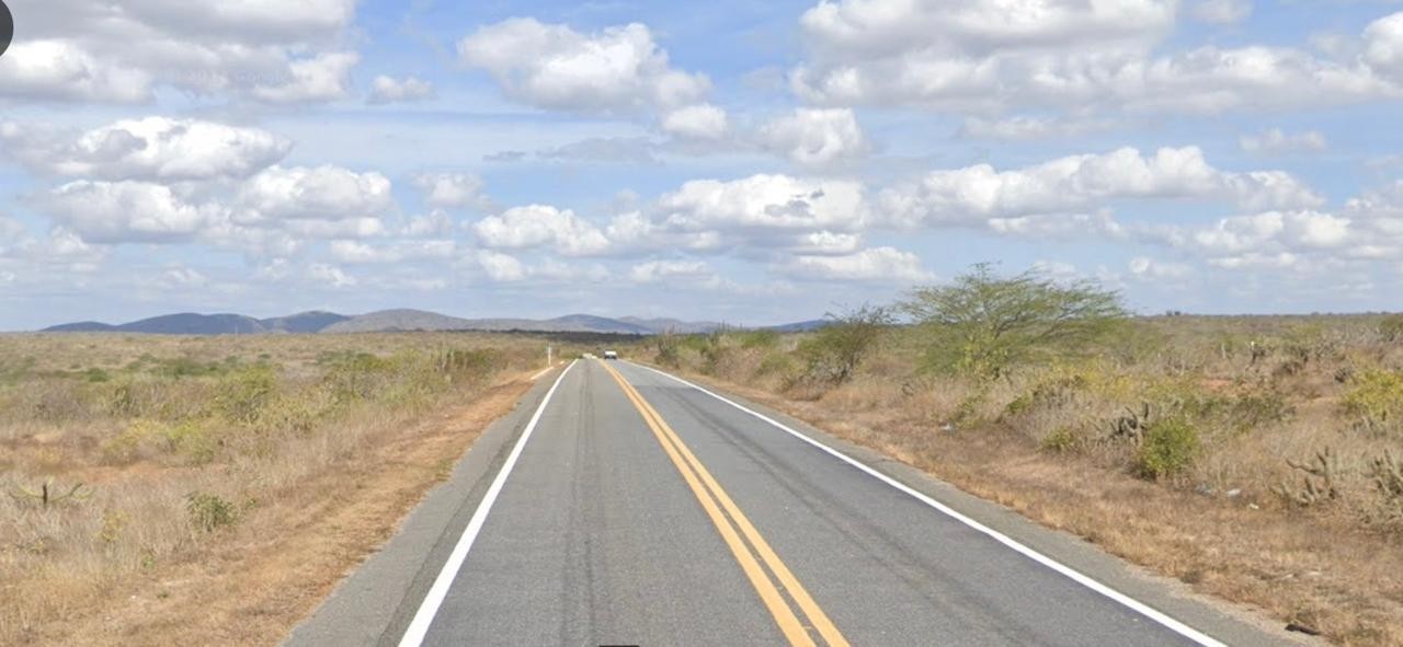 1 de 1 Acidente entre caminhão e moto deixa uma pessoa morta e outra gravemente ferida na BR-104, na Paraíba