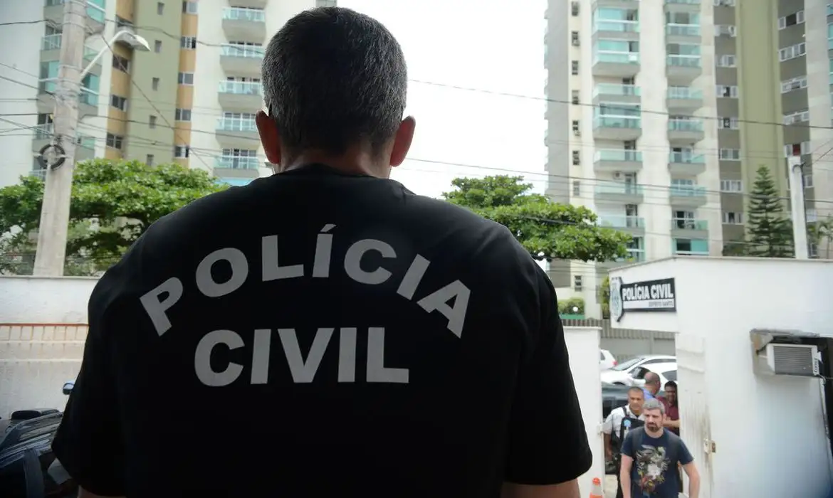 Policial civil em operação