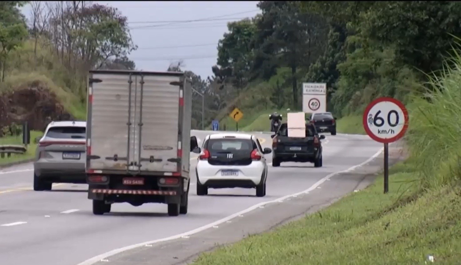 1 de 6 Rodovia Índio Tibiriçá, em Suzano