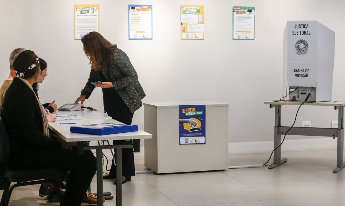 1 de 1 Votação na 6ª Zona Eleitoral (ZE), no bairro Paraíso, na Zona Sul da capital