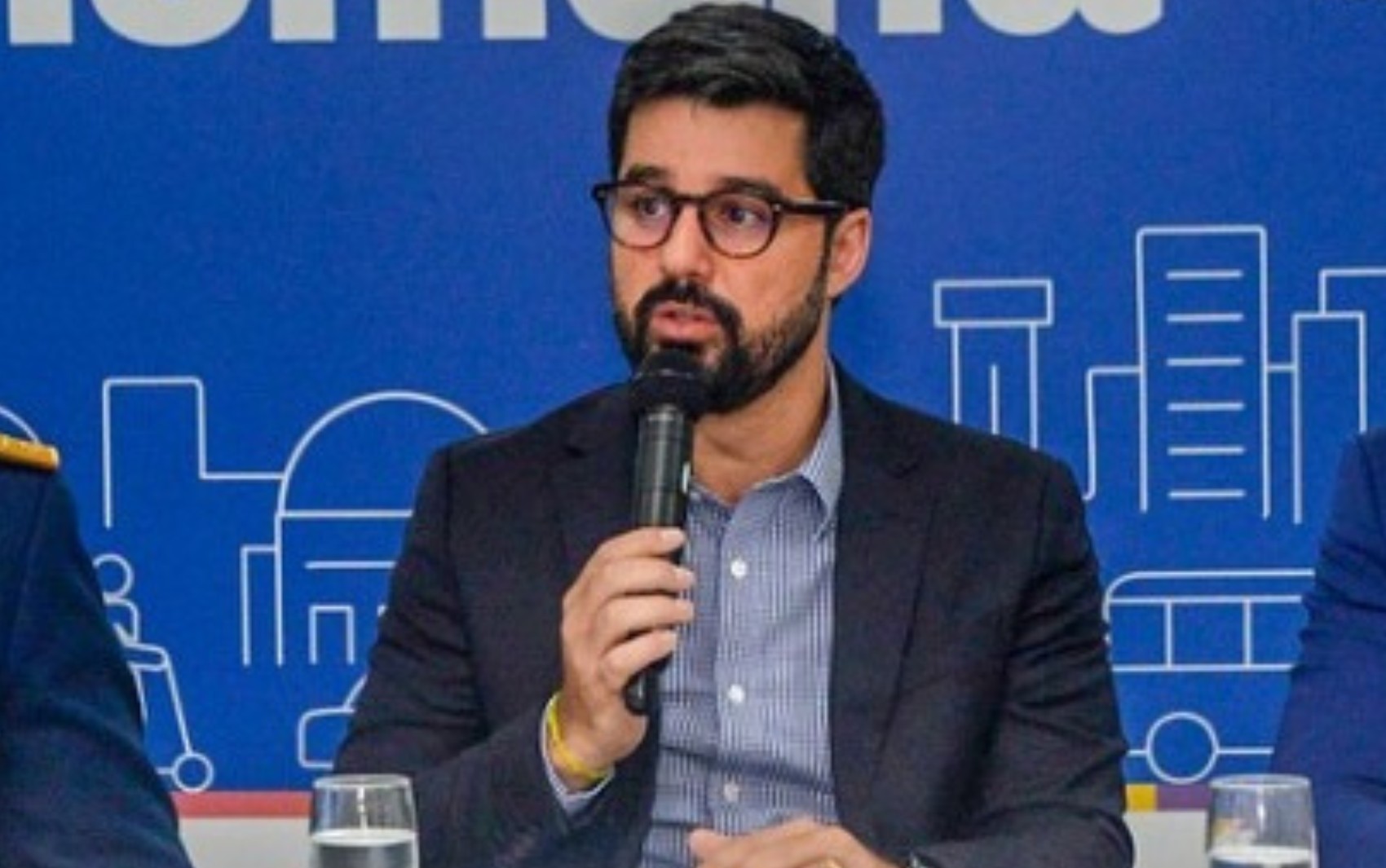 1 de 2 TRE determina prisão de Secretário de Mobilidade de Salvador após ônibus serem impedidos de sair de garagens