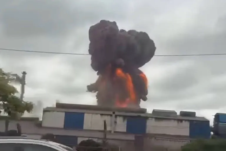 Fumaça em Volta Redonda (RJ) após explosão na CSN - Reprodução/VR Abandonada no Instagram
