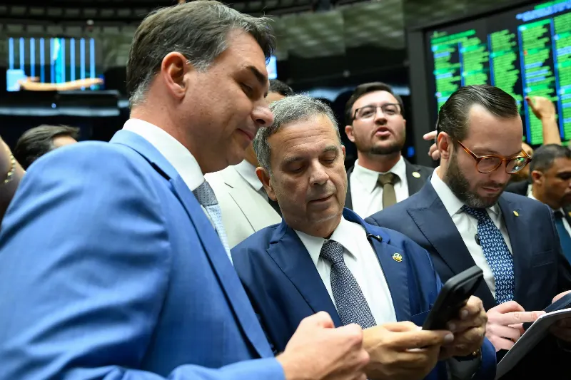 1 de 1 Rogério Marinho (PL-RN), Flávio Bolsonaro (PL-RJ) em imagem de arquivo