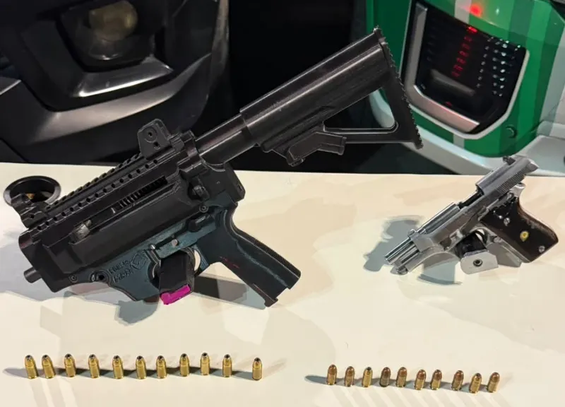 Armas apreendidas com suspeitos que morreram após troca de tiros com polícia em Sobral, no Ceará