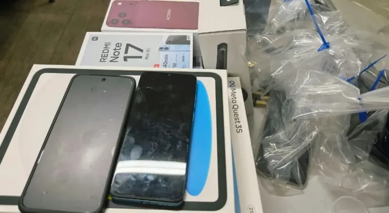 Aparelhos celulares e tablets foram encontrados dentro de um carro, no condomínio do policial suspeito de roubar um ônibus em Itu (SP)