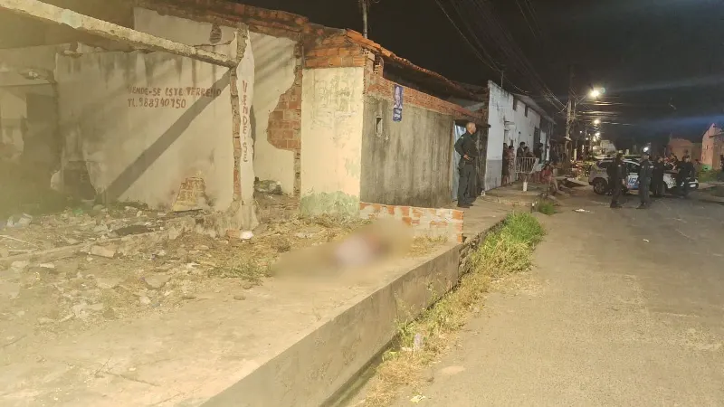 1 de 1 Homem de 54 anos é morto a tiros em calçada de rua na Zona Norte de Teresina