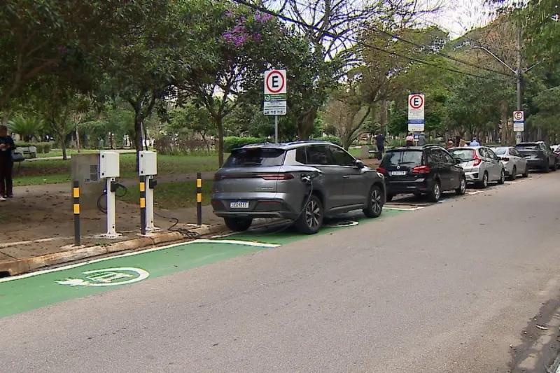 Local para carregamento de carro elétrico em São José dos Campos.
