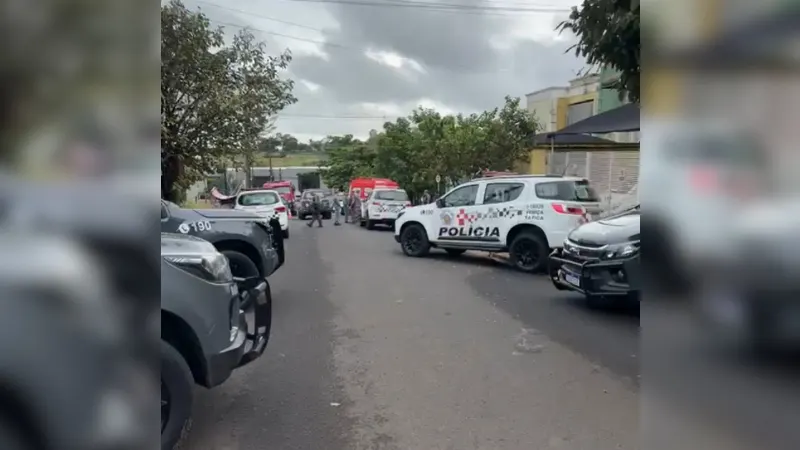 Homem armado faz ex-namorada e bebê reféns após invadir a casa dela em Votuporanga (SP)
