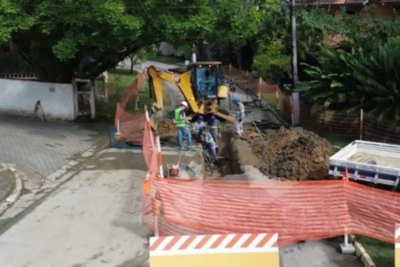 1 de 1 Obra de saneamento altera trânsito no Centro de Ubatuba a partir desta segunda-feira (19)
