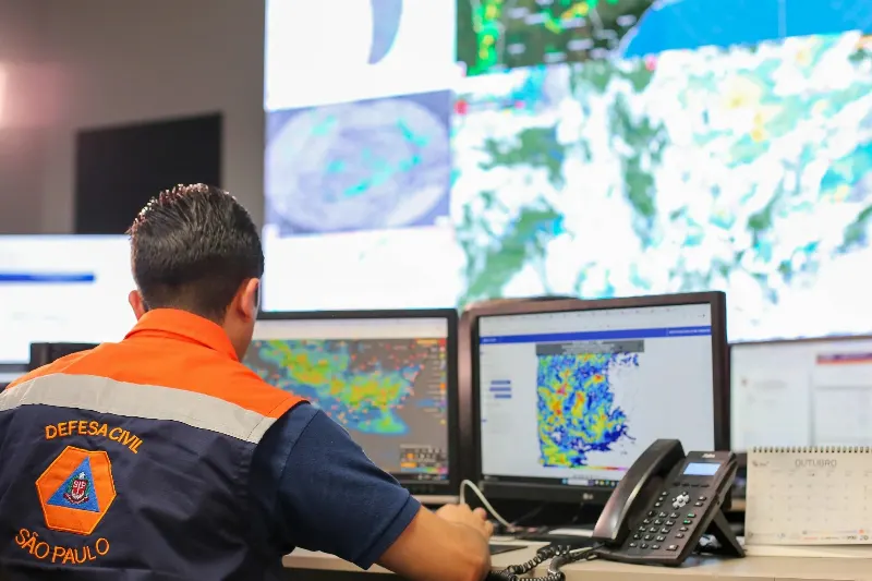 1 de 1 Equipe técnica de monitoramento climático da Defesa Civil do Estado de São Paulo.