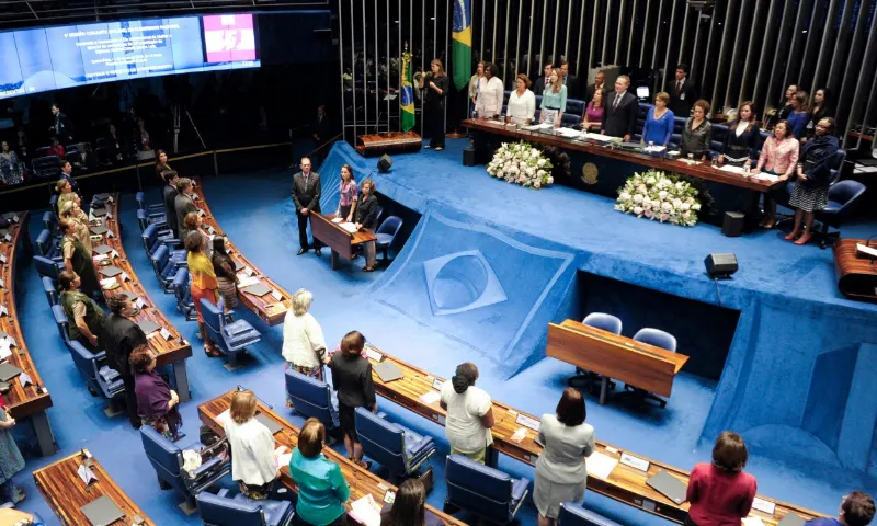 1 de 1 Na foto, parlamentares realizam sessão solene para comemorar o Dia Internacional da Mulher em 2015