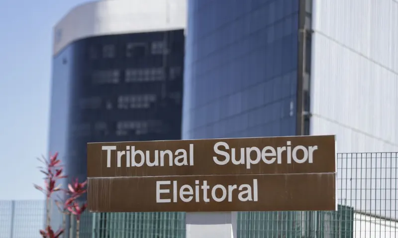 TSE barra anúncios de Lula acusando Flávio de ser contra escala 6x1