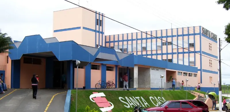 1 de 2 Santa Casa de Itararé (SP)