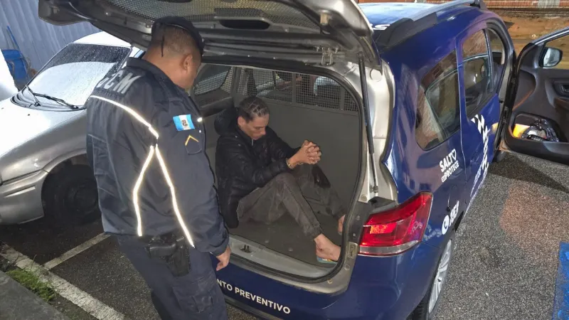 1 de 1 Homem é preso após esfaquear companheira e tentar degolá-la em Salto
