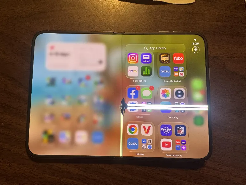 1 de 2 iPhone Duo com a tela com pontos mortos por causa de problema pontual