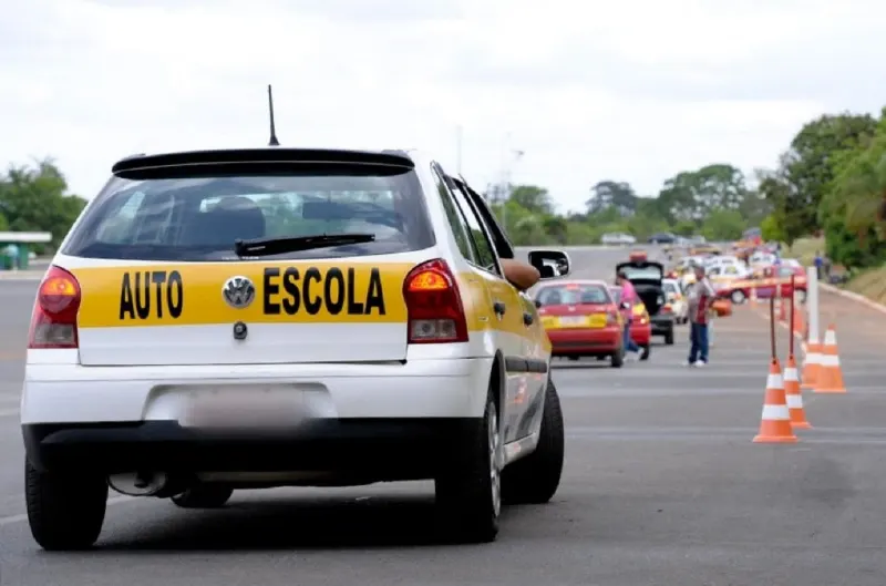 1 de 2 Carro de autoescola