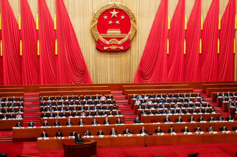 China afasta 33 líderes do PC e promove general