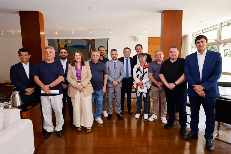 Parlamentares do DF visitam Hugo Motta em defesa do Fundo Constitucional