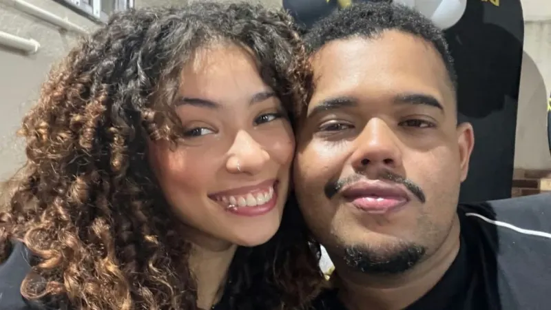 1 de 2 Sara Pereira Santos, de 22 anos, e Josué da Silva Barbosa, de 25, morreu em um acidente de moto. Casal voltavam de uma confraternização de trabalho quando bateu em um poste, na Serra, Espírito Santo