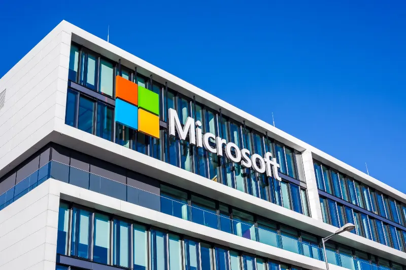 Logo da Microsoft em prédio