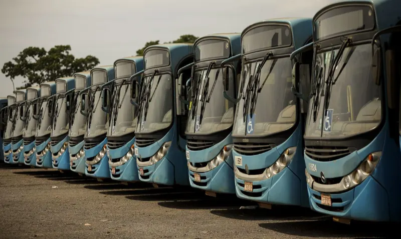 Frota em garagem de ônibus